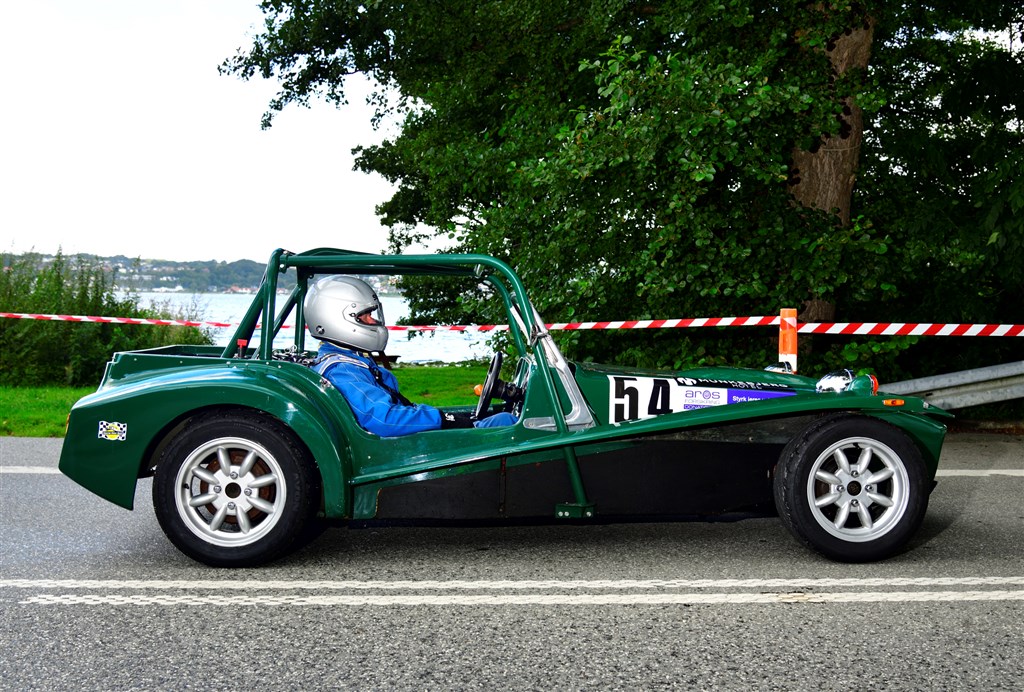 En af de hurtigste i Munkebjerg Hillclimb: Steen Kjølhede gør sig klar til start i sin Lotus Seven S4 fra 1971.
(Foto: Intercom, Michael Eisenberg)